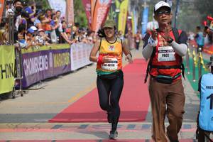 BIB: 40178
                            <button type="button" onclick="openModal(8251091)" class="btn btn-primary btn-sm float-right btn-popup" data-toggle="modal" data-target=".modal-high-quality">
                        <i class="fas fa-shopping-cart"></i> Add to Cart
                    </button>
                                            <button type="button" onclick="isThisMe(8251091, true)" class="btn btn-success btn-sm float-right btn-popup btn-isme hidden" data-toggle="tooltip" data-placement="bottom" title="นี่คือรูปของคุณใช่ไหม คลิกที่นี่เพื่อเอาเข้าอัลบั้ม">
                        <i class="fas fa-plus"></i> Add to album
                    </button>
                    <button type="button" onclick="isThisMe(8251091, false)" class="btn btn-warning btn-sm float-right btn-popup btn-isnotme hidden">
                        <i class="fas fa-ban"></i> Remove from album
                    </button>